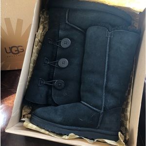 UGG Triple Bailey Button Womens boots size 7